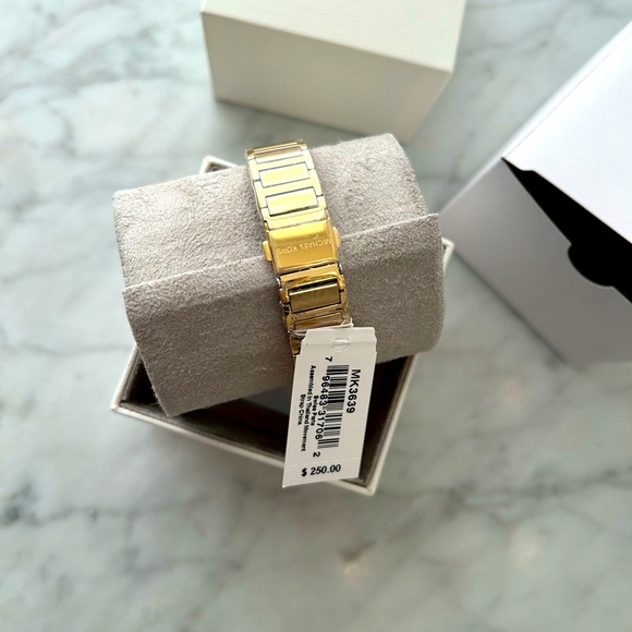 Michael Kors Watch - Picture 4 of 4